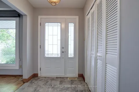 2202 Thorn Lodge Drive, ON L5K 1K2