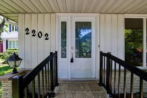 2202 Thorn Lodge Drive, ON L5K 1K2