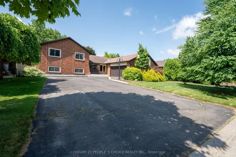 23 Wadsworth Circle, ON L6Z 1W6