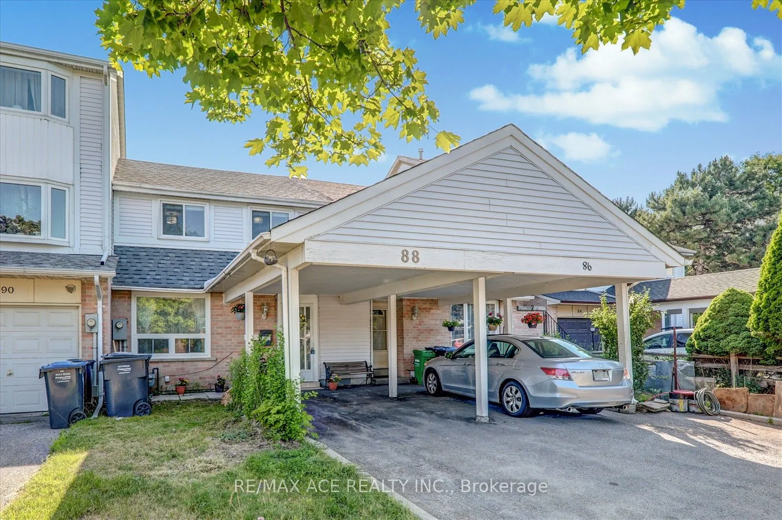 88 Courtleigh Square, ON L6Z 1J3