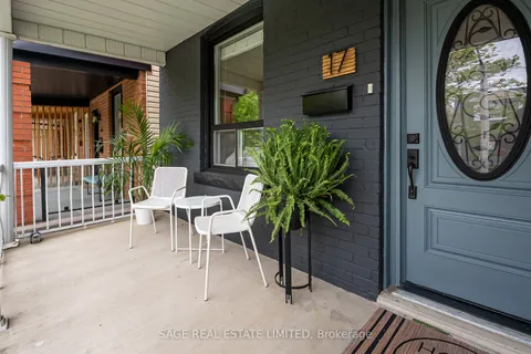 17 Hugo Avenue, ON M6P 3T3