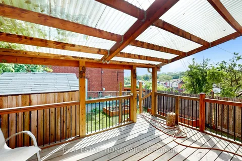 722 Weston Road, ON M6N 3R5