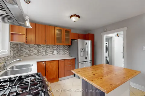 722 Weston Road, ON M6N 3R5