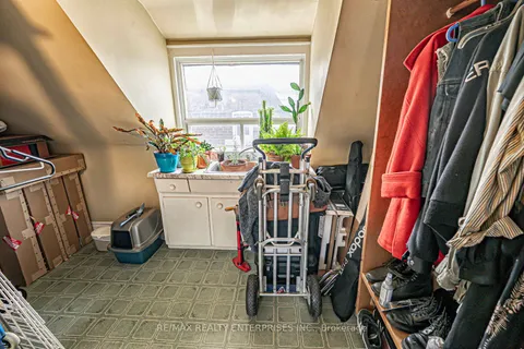 914 Dovercourt Road, ON M6H 2X5