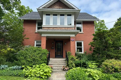 32 Wellington Street, ON L6W 1Y4