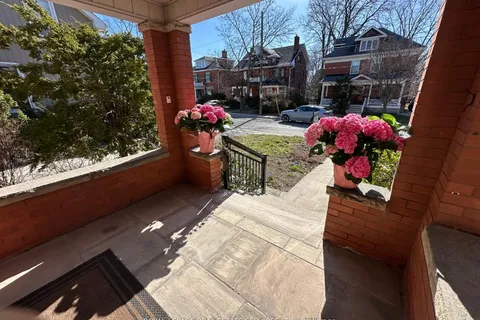 32 Wellington Street, ON L6W 1Y4