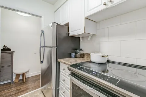 136 Portland Street, ON M8Y 1B2