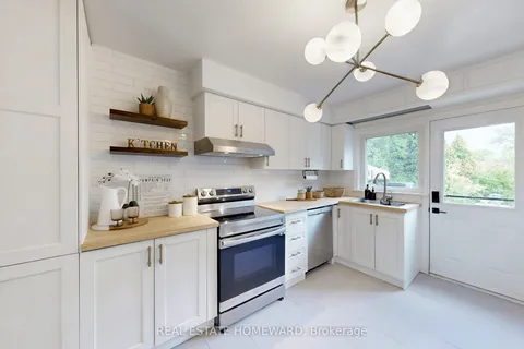 33 Graystone Gardens, ON M8Z 3C2