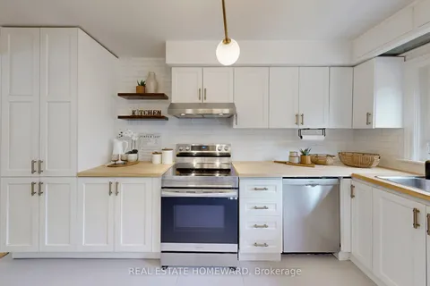 33 Graystone Gardens, ON M8Z 3C2