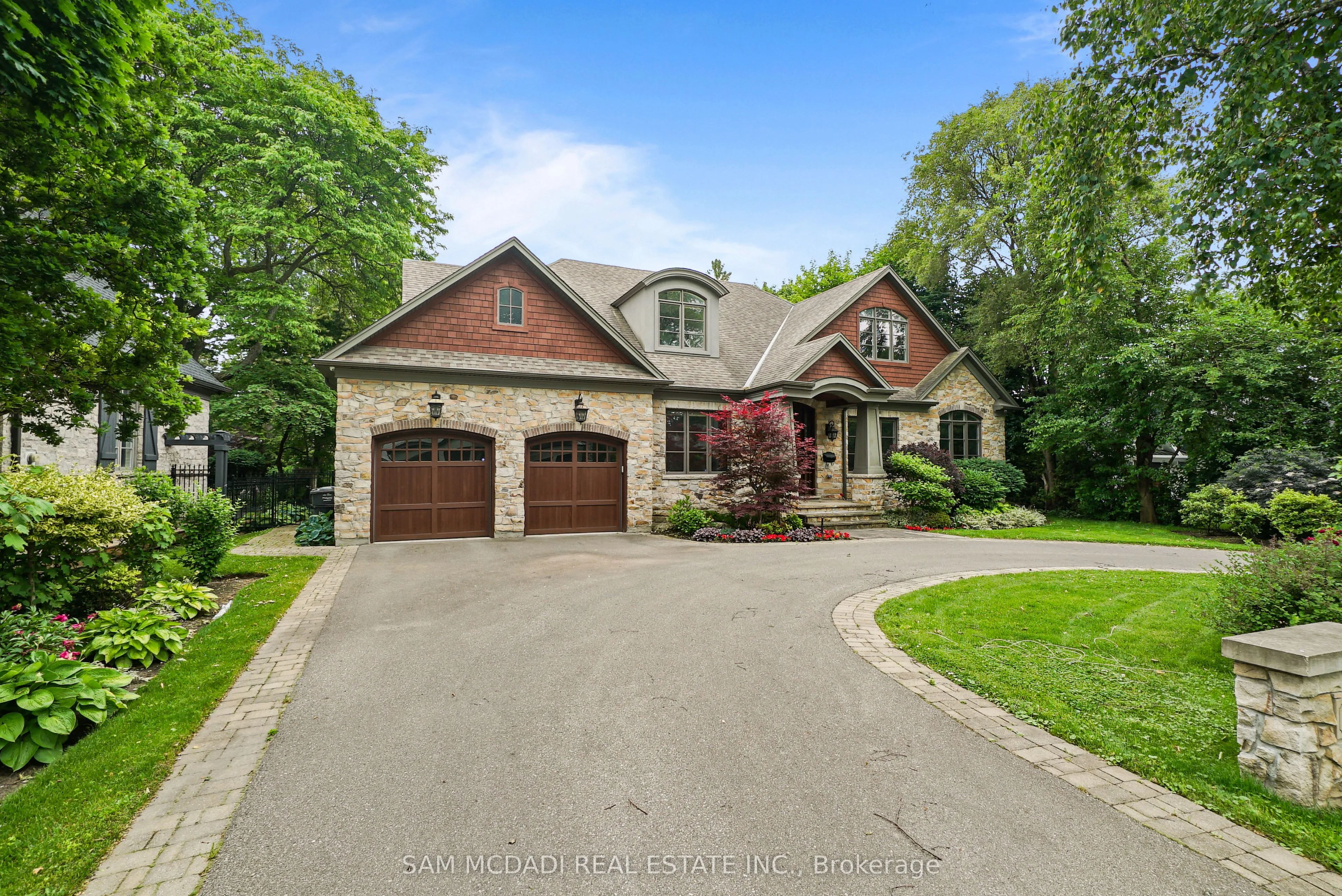 190 Maplewood Road, ON L5G 2M6