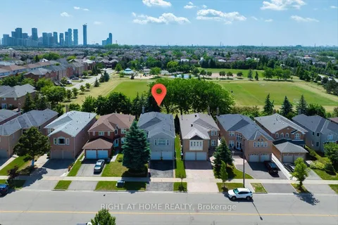 956 Winterton Way, ON L5V 1M6