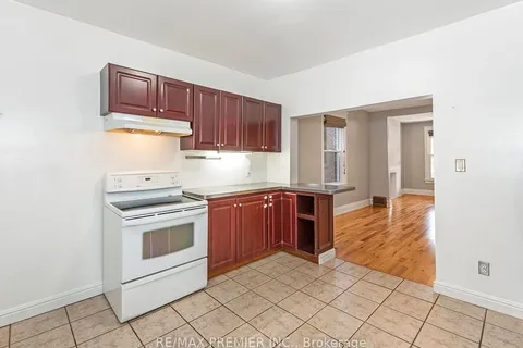 884 Runnymede Road, ON M6N 3W4