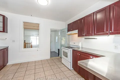 884 Runnymede Road, ON M6N 3W4