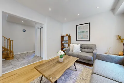 851 Clemens Crescent, ON L5V 2S8