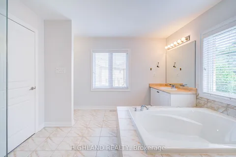66 GEORGE ROBINSON Drive, ON L6Y 1P2