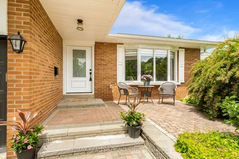 17 Croydon Court, ON L6T 1Y3