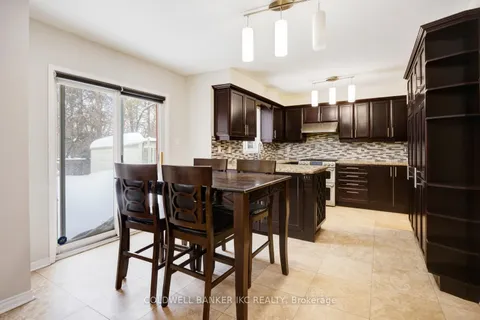 25 Hollowgrove Boulevard, ON L6P 1B1