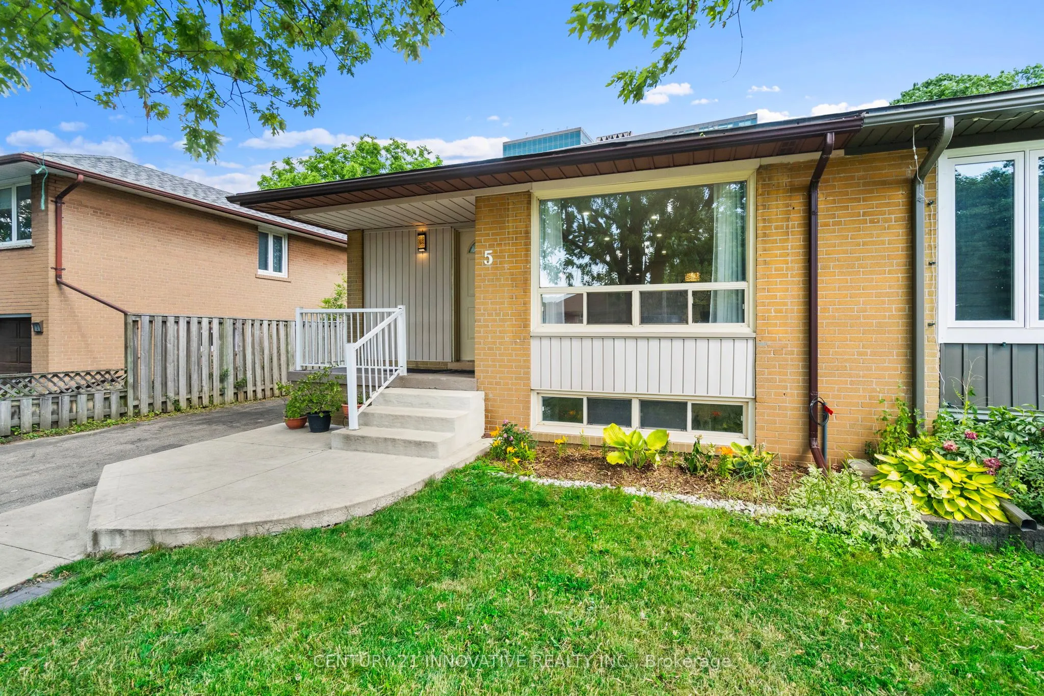 5 Avondale Boulevard, ON L6T 1H1