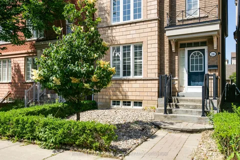 20 Herzberg Gardens, ON M3J 3P4