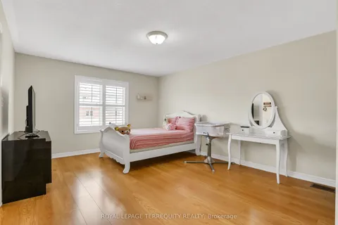 20 Herzberg Gardens, ON M3J 3P4
