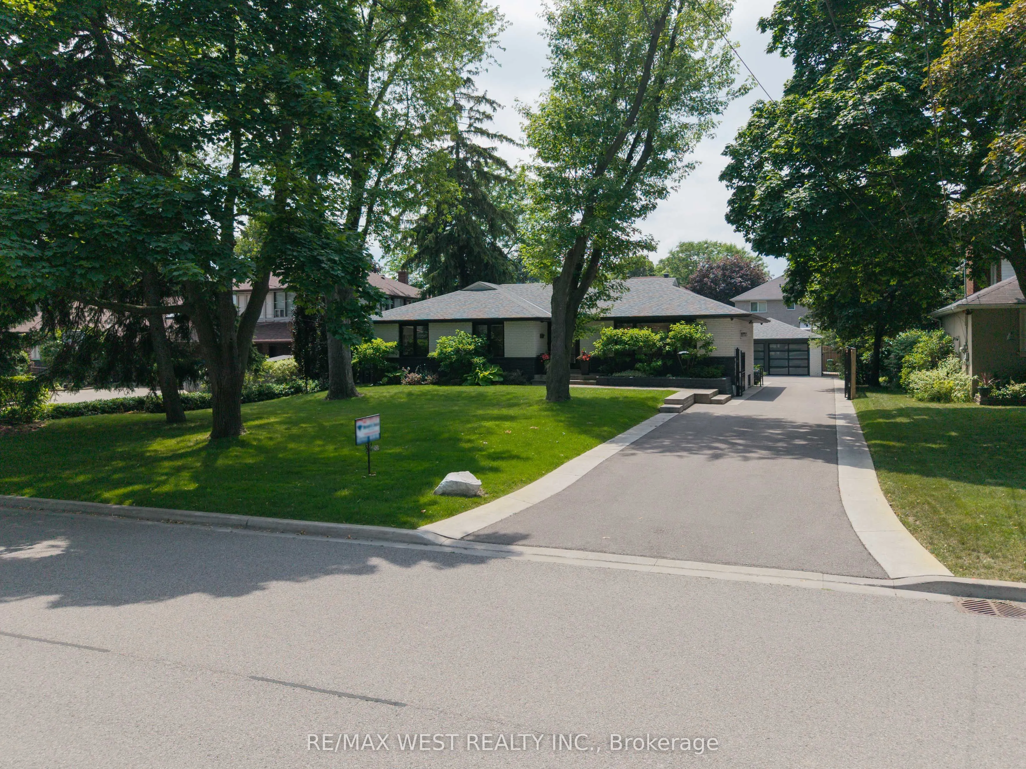 92 Warwood Road, ON M9B 5B7