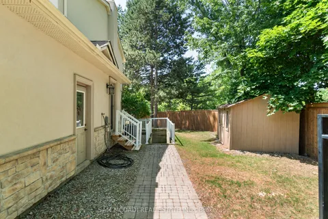 1779 Fifeshire Court, ON L5L 2T3