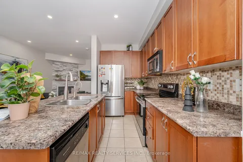 10 Deepcoral Court, ON L6V 4P7