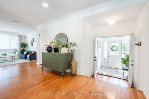 1371 Strathy Avenue, ON L5E 2L3