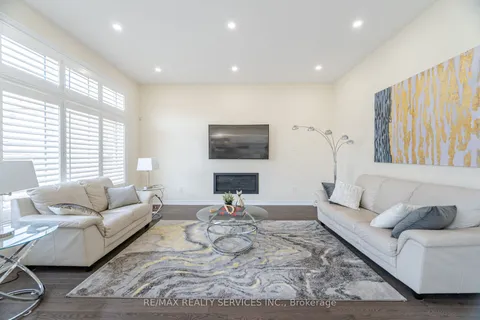 32 Albert Spencer Avenue, ON L7C 4G4