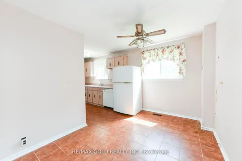 29 Glenmore Crescent, ON L6S 1H9