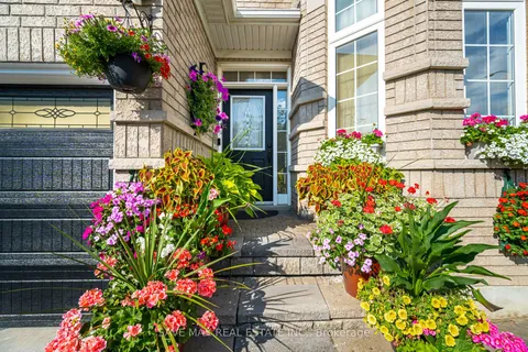 5669 Freshwater Drive, ON L5M 7G1