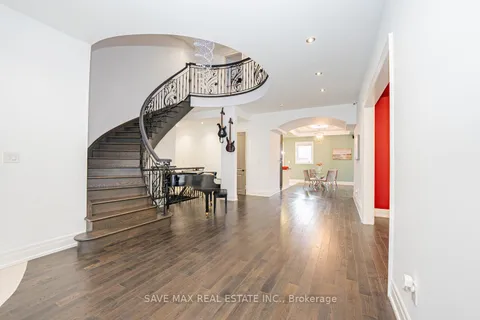 23 Hillcrest Avenue, ON L6W 1Y7