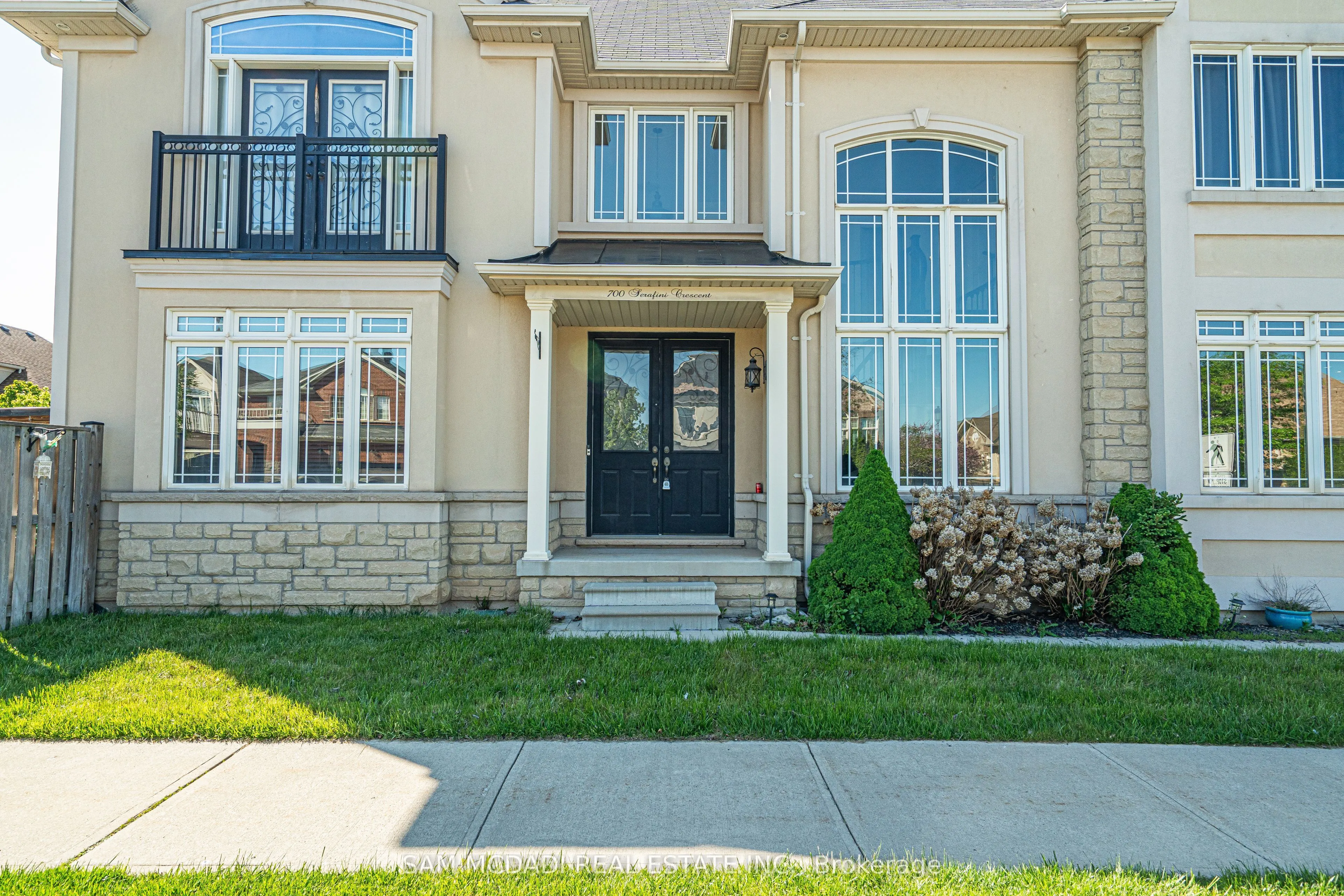 700 Serafini Crescent, ON L9T 7P4