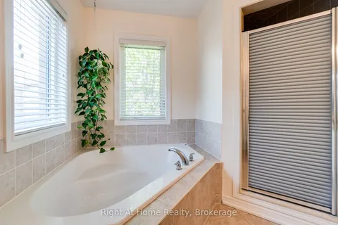 4269 Carrick Street, ON L7M 0N3