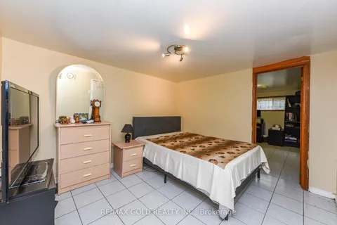3507 Laddie Crescent, ON L4T 1N2