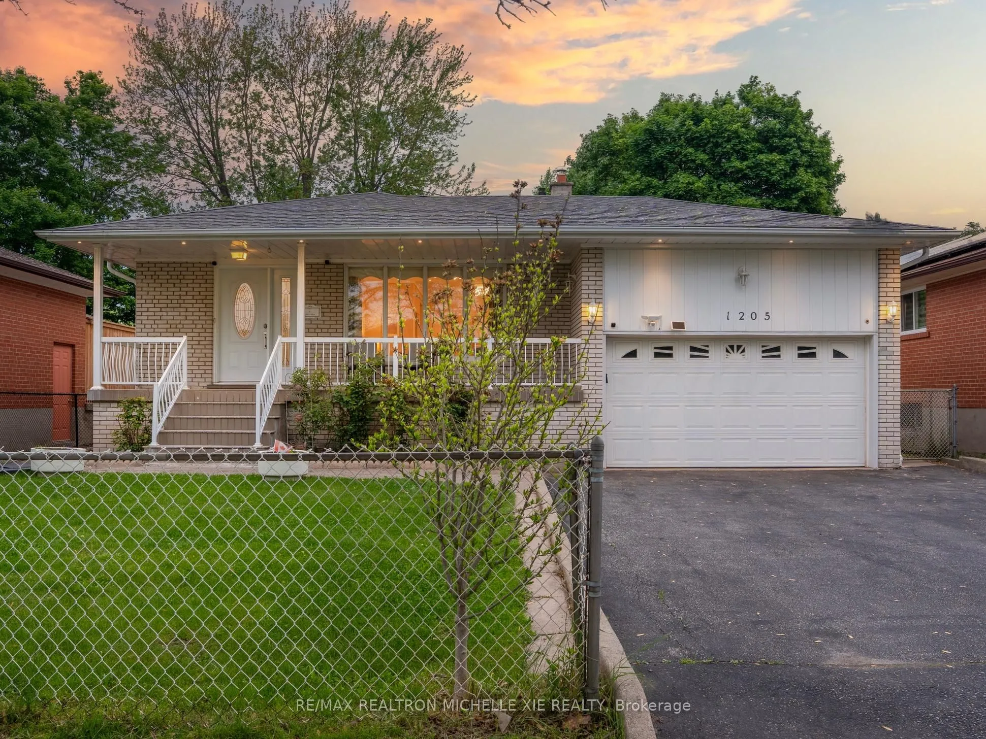 1205 Forestwood Drive, ON L5C 1H6