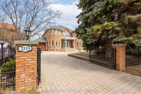 2339 Glengarry Road, ON L5C 1Y1