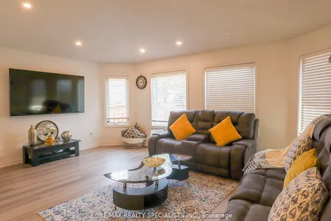 10 Banington Crescent, ON L7A 1G4