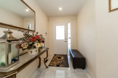 3391 Crimson King Circle, ON L5N 8N1
