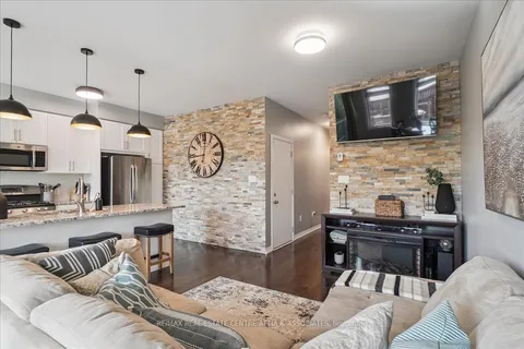755 Banks Crescent, ON L9T 9A3