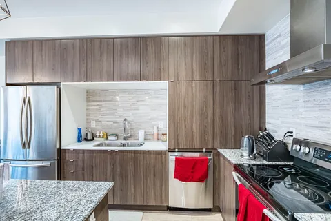 195 Sabina Drive, ON L6H 0L4