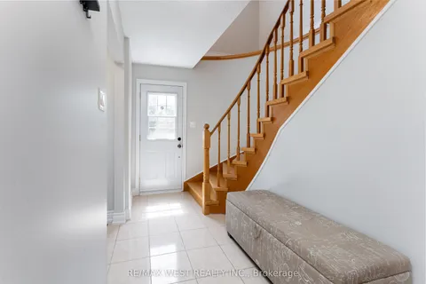 991 Mannington Lane, ON L4W 3X6