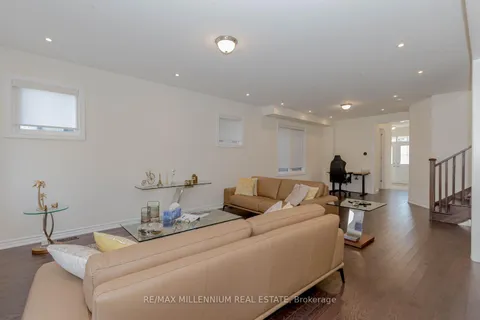 639 Bearberry Place, ON L9E 1V2
