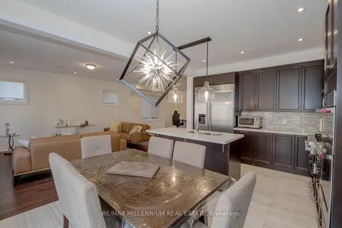 639 Bearberry Place, ON L9E 1V2