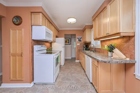 15 Andrew Avenue, ON L9W 4E5