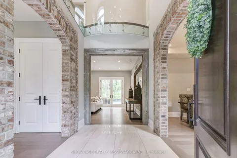 1282 Catchacoma Court, ON L5H 2X6