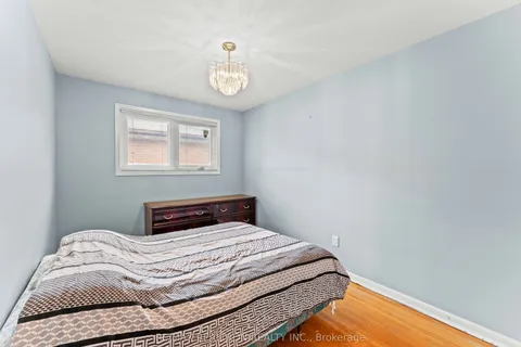 4 Peacham Crescent, ON M3M 1S1