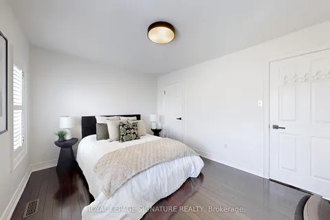 6412 Newcombe Drive, ON L5V 2H9