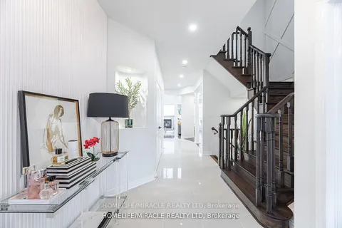 3278 Paul Henderson Drive, ON L5M 0H3