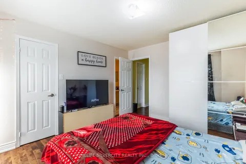 32 Summerdale Crescent, ON L6X 4V8
